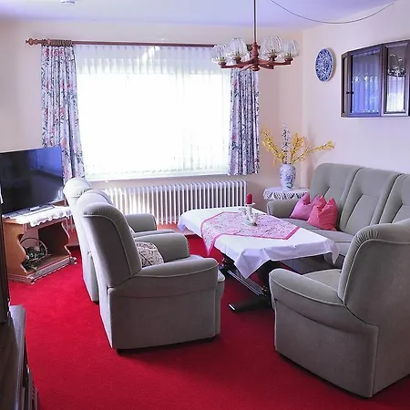 Ferienhaus Rotraut 부숨