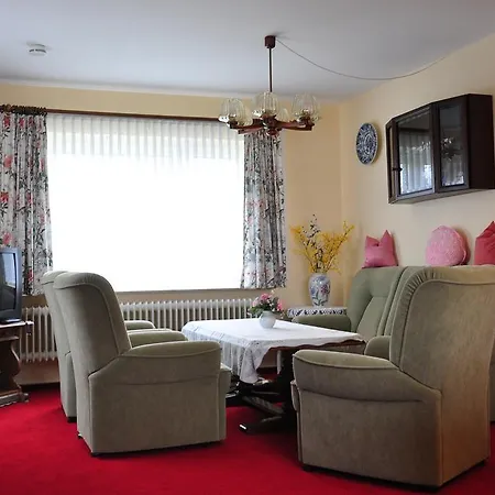 펜션 Ferienhaus Rotraut 부숨